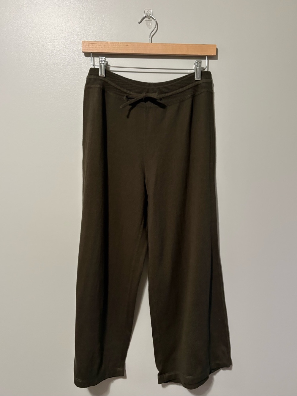 Vince Wide-Leg Crop Cotton Lounge Pants Olive Drab